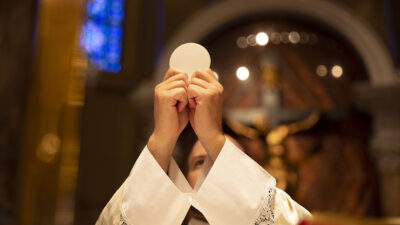 なぜカトリック教会では女性が司祭になれないのか？