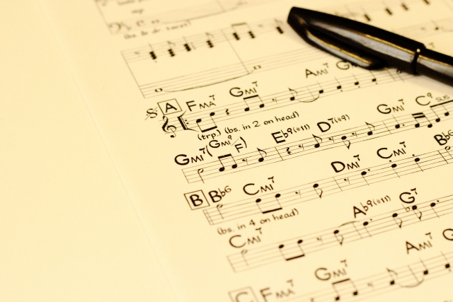 英語の歌をリズミカルに歌えるようになる方法